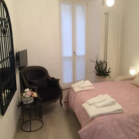 Apartment Dimora Del Vicolo Giglio Cernobbio