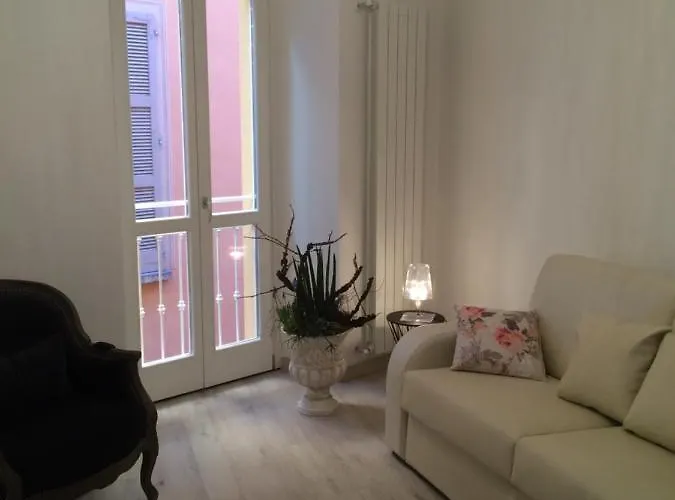 Dimora Del Vicolo Giglio Apartamento Cernobbio